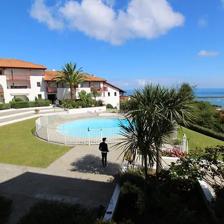 Egusky Avec Les Cles De Saint Jean De Luz *